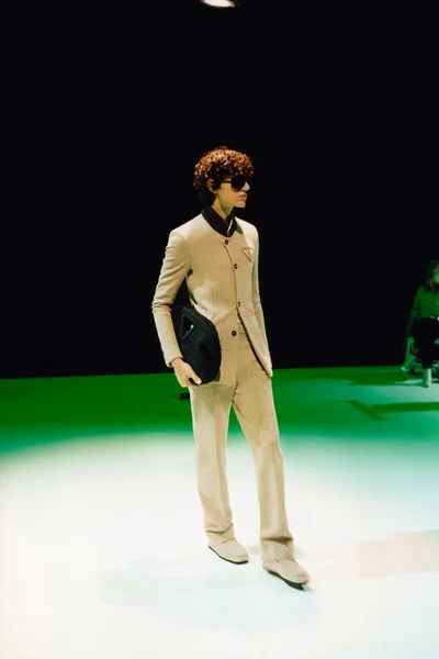 Look 8